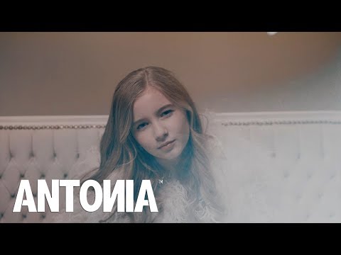 Antonia In Oglinda Lyrics Video