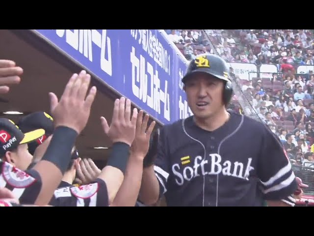 【2回表】4試合ぶりの先制点はこの男から‼ ホークス・内川聖一 左中間への鮮やかな先制ホームラン‼ 2019/7/21 E-H