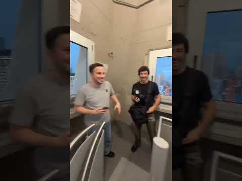 ROSALÍA subiendo al Obelisco de Buenos Aires