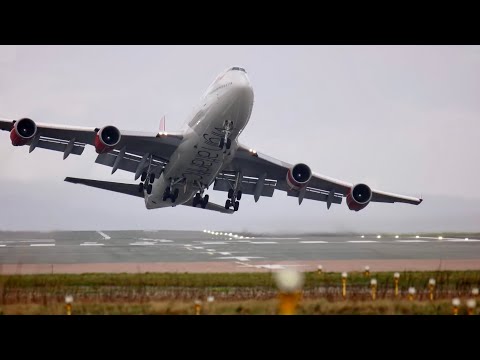 747 Pilot Loses The Centerline