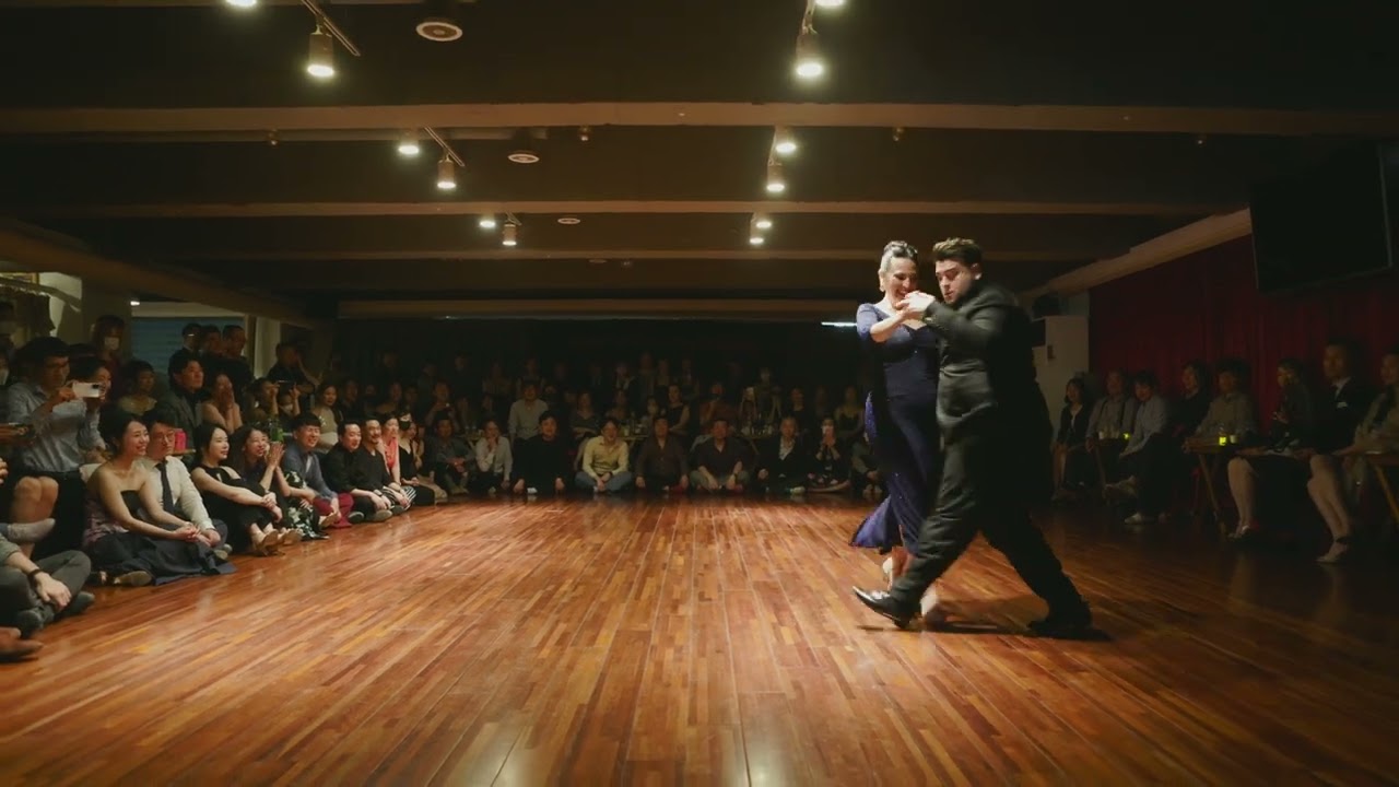 Video thumbnail for Sebastian Bolivar y Cynthia Palacios in Busan (2023/04/29) #3