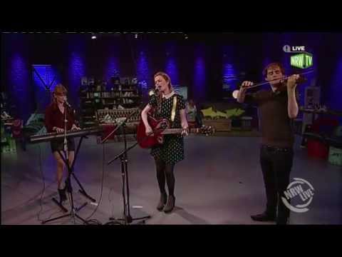 The RUA perfomt "Fight For What's Right" bei NRW Live