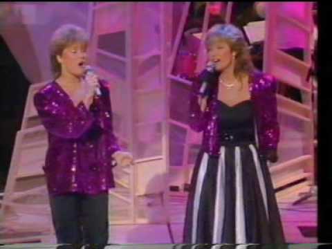 1985 Eurovision - Norway - Bobbysocks! "La det swinge" - BBC Preview Show