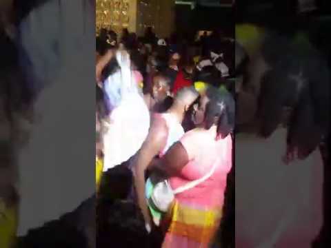 Ernie seedo op de dans vloer