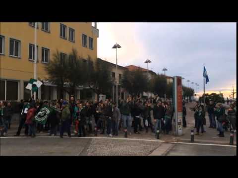 I tifosi senesi salutano la squadra lontano dal palazzetto