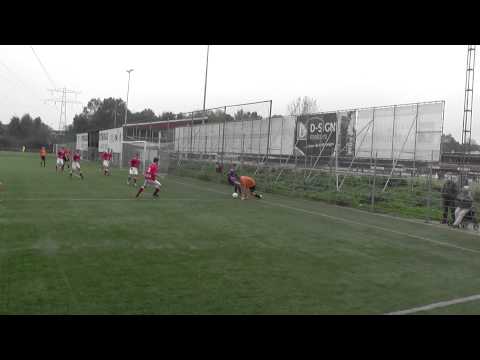 25 okt 2014 DOVO B1 - VV De Meern B1 com 1-2 Aaaah scheidsrechter