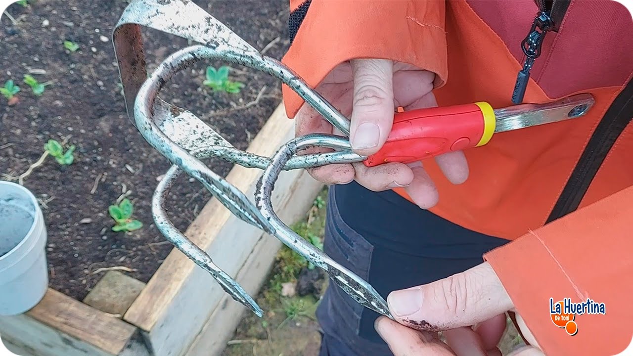 La Mejor HERRAMIENTA Para LIMPIAR HIERBAS Sin Esfuerzo || La Huertina De Toni