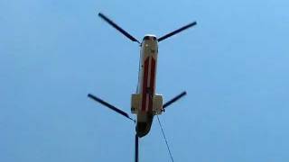 preview picture of video 'Chinook Helicopter Dropping Water On Wild Fire'