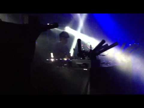 Axwell @ Noxx Antwerp playing "Greyhound"