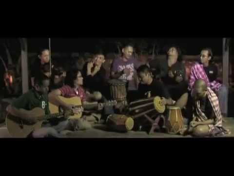 Viky Sianipar Ft. Ichsan Akbar - Sahabat - [Official Music Video]