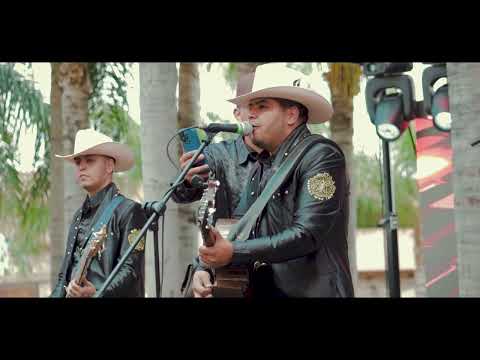 Entre Los Cerros Y Pinos - Los Auténticos Jrs. - (En Vivo)