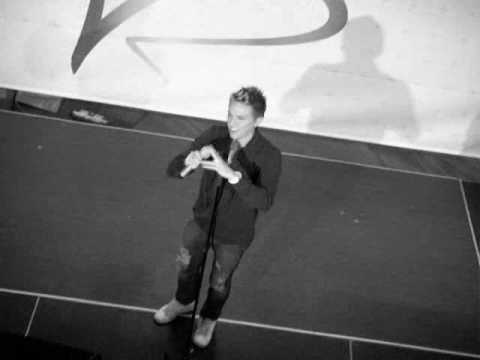 Danny Saucedo beatboxar