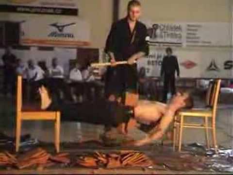 Exhibice prerazeni (tameshiwari)