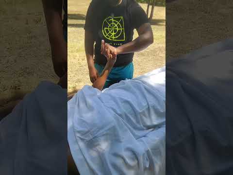 O que esperar de uma experiência intuitiva de BodyWork com DarkYogi do The Self Center LLC.