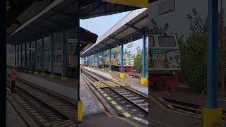 Download lagu Stasiun Cipatat - Kereta Api Lokal Cianjur Cipatat Bandung Barat baru datang mp3