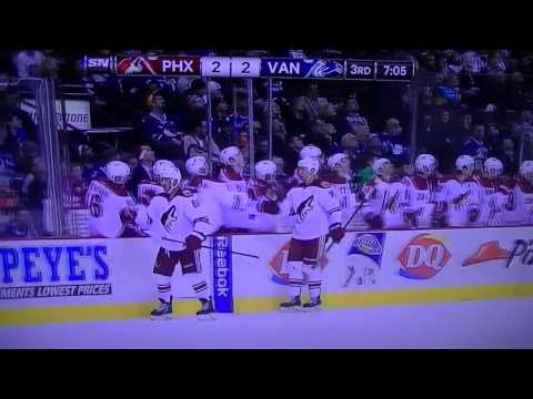 Nelson Mandela Died - Moment of Silence at Rogers Arena Phoenix @ Vancouver Dec 6 2013