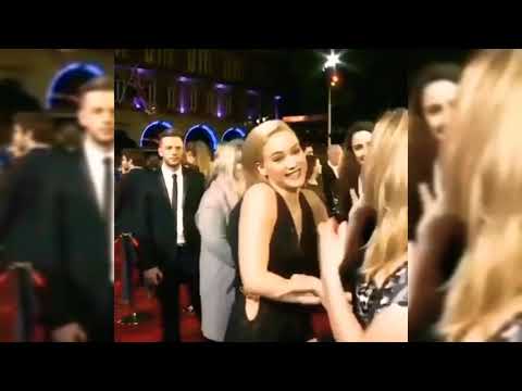 el lindo beso accidental de  Jennifer Lawrence y Natalie Dormer 😘