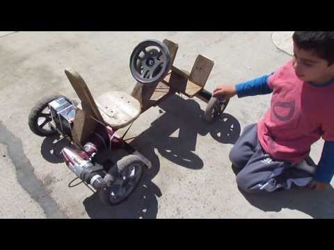 Auto a batería de madera para niño utilizando un taladro inalambrico de 12v - en acción