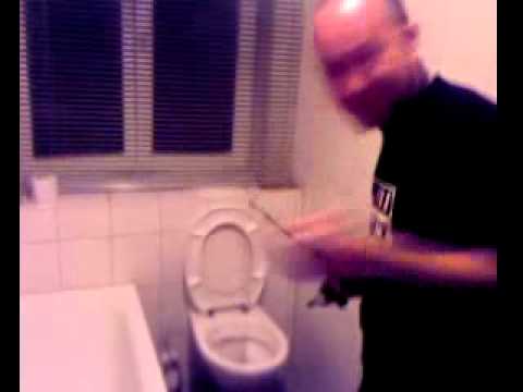 Прикол!Schokk ловит Ginex в сортире