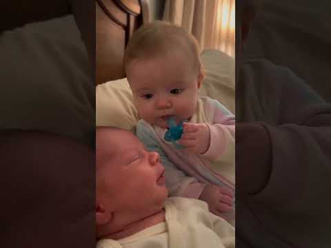 One Tiny Kiss Changed Everything 🥹❤️ #family #shorts #viral #baby #momlife #kiss #newborn #toddlers