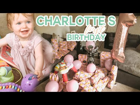 BABY GIRL'S FIRST BIRTHDAY | OPENING BIRTHDAY PRESENTS