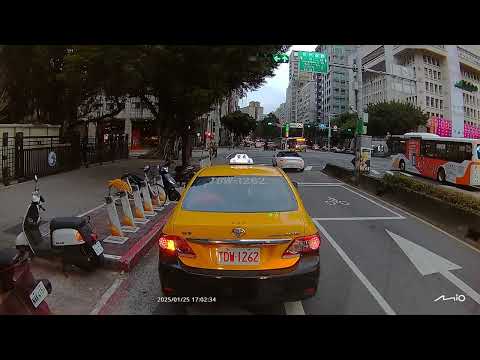 TDW-1262 綠燈亮了8秒才起步