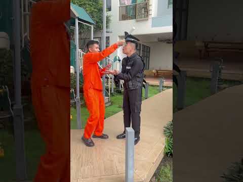 prisoner mistakenly wears police hat[Le Min Tian Tv]  #shorts #trend