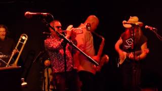 Southside Johnny and the Asbury Jukes feat  Jeff Kazee &quot;Looking for a Love&quot;  S Paris 23/06/2017
