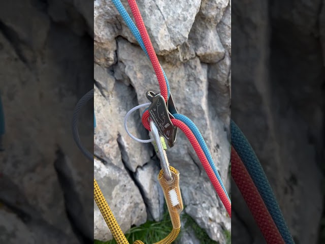 Vídeo relacionado con MAGT Descendente de Escalada 15KN Frenado de Parada de Frenado Automático para Cuerda de 9-12 Mm Descensor de Cuerda Rappel Anillo de Escalada