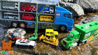 Diecast Cars Drive in a Lake! Car Carrier Looks for the Cars in Water 【Kuma's Bear Kids】