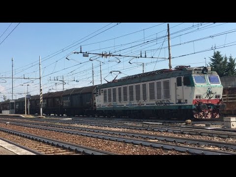 E.633-240 + CARRI CHIUSI TRANSITO STAZIONE DI MILANO G. P.