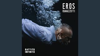 Kadr z teledysku Ti dedico tekst piosenki Eros Ramazzotti