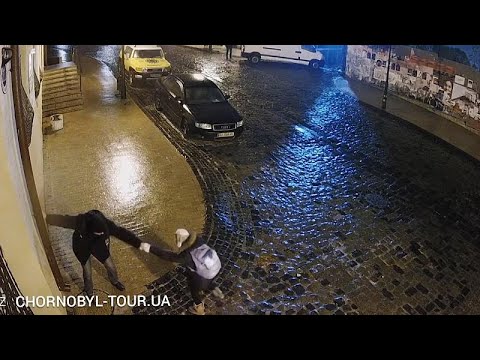 Eisglatte Straßen in Kiew - Diplomat mit Schlitten