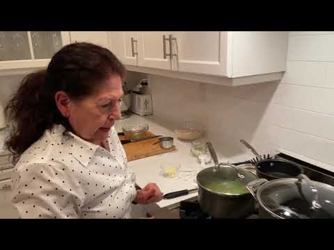 How to Make Fasolia (Green Beans With Tomato)