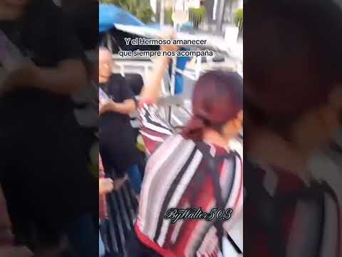 salvadoreños que se respetan siempre se rebusca