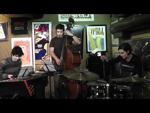 LUCÍA MARTÍNEZ CUARTETO - Tan Tan (A Coruña, jazz Filloa 28.12.11) [HD]