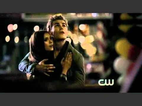 The Vampire Diaries Season 2x02- Stefan and Elena Ferris Wheel Kiss