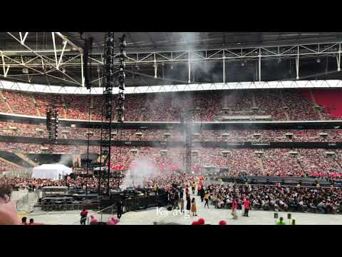 ARMY singing before the Concert 190601 (BTS Wembley Stadium Day 1)