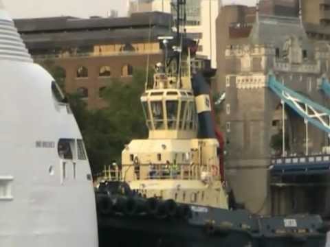 2012.07.25 Silver Cloud berths next to HMS Belfast