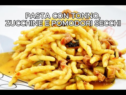 Pasta con tonno, zucchine e pomodori secchi, una pasta cosí non si é mai vista, semplice e veloce.
