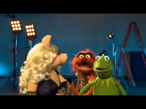 The Muppets (Viral Video Miss Piggy 'Mysterious Texts')