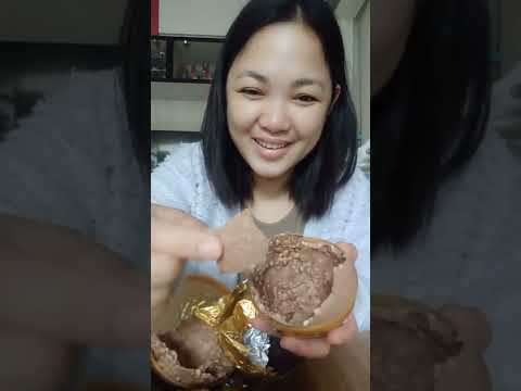 What's inside the Grand Ferrero Rocher