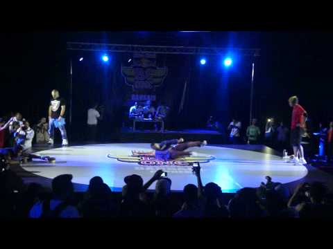 Red bull BC One Cypher 2012 Bahrain - bboy zilla Vs bboy chemistry