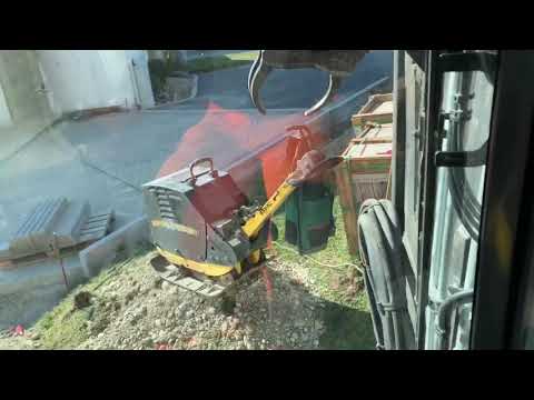 A short video where i put curbs with the tiltrotator kinshofer nox