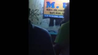 Download lagu Warung uje di goyang mp3 Download lagu Warung uje di goyang mp3