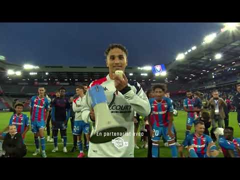 La communion joueurs/supporters après le match SMCaen 3-0 AC Ajaccio (J4 Ligue 2 BKT)