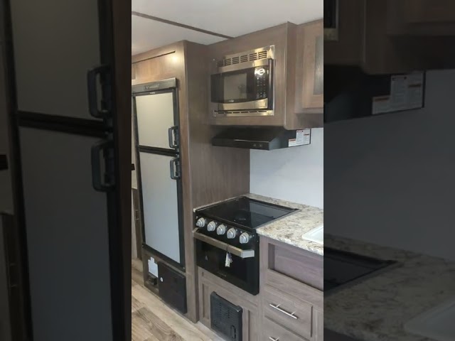 19 Hideout 191LHSWECOMPACT SLEEPS 7, LIGHT WEIGHT CLEARANCE SALE in Travel Trailers & Campers in Edmonton