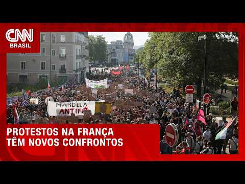 Estudantes bloqueiam escolas e marcham em terceira semana de protestos na França | BASTIDORES CNN