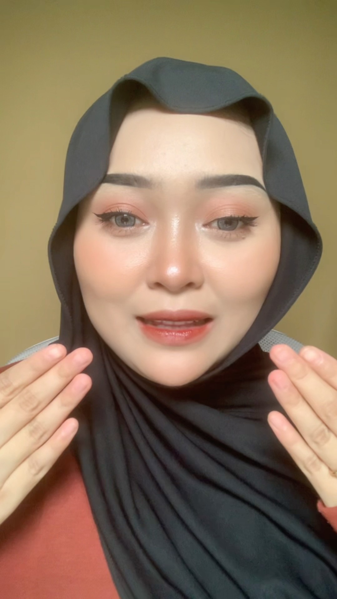 Dapatkan makeup yang nempel seharian dengan trik ini! ✨ Rahasianya ada di sini! 😉