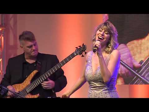 Bodyguard Medley live  - Ilaria Della Bidia short cut